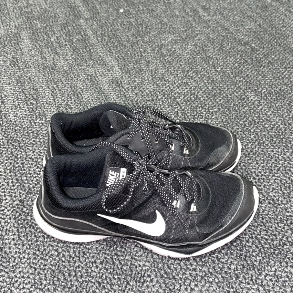 Nike tennis Shoes